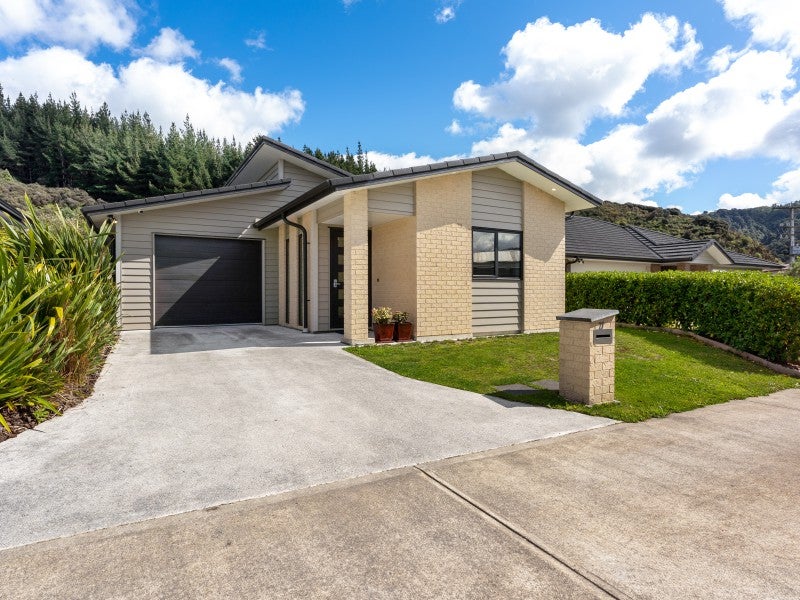 27 Somerby Mews, Silverstream, Upper Hutt - Carousel 1
