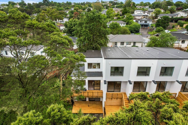 8/22 Spinella Drive, Bayview, Auckland - Carousel 22