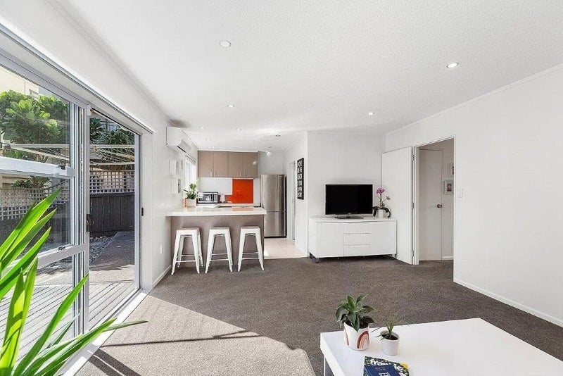 5A Duke Street, Mount Victoria, Wellington - Carousel 2