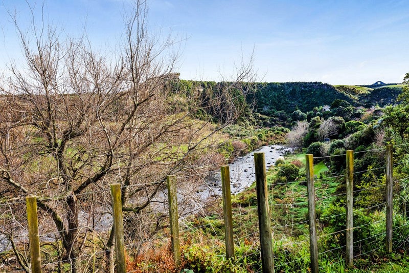 14 Ohawe Terrace, Ohawe, Hawera - Carousel 2