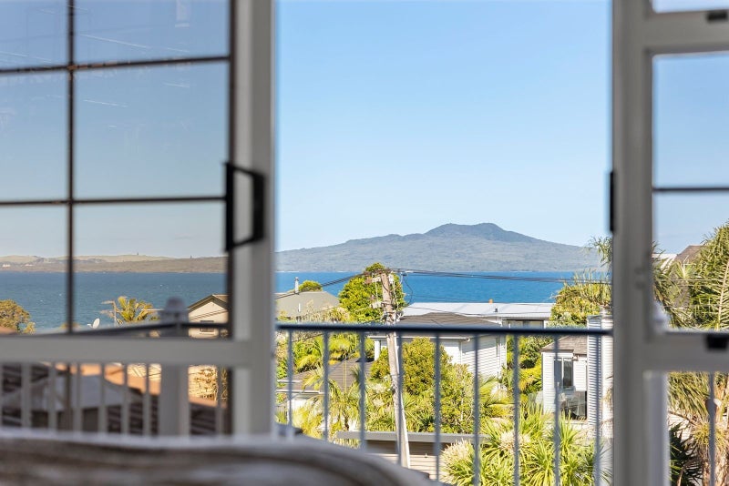 16 Eastcliffe Road, Castor Bay, Auckland - Carousel 2
