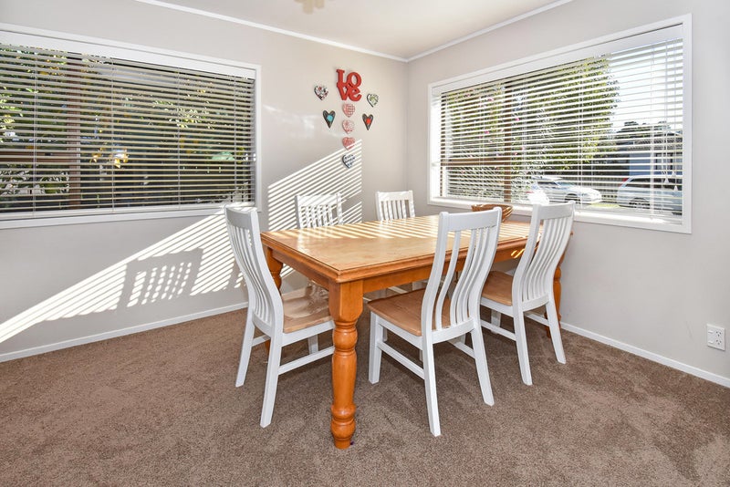 4 Gloaming Place, Conifer Grove, Takanini - Carousel 2