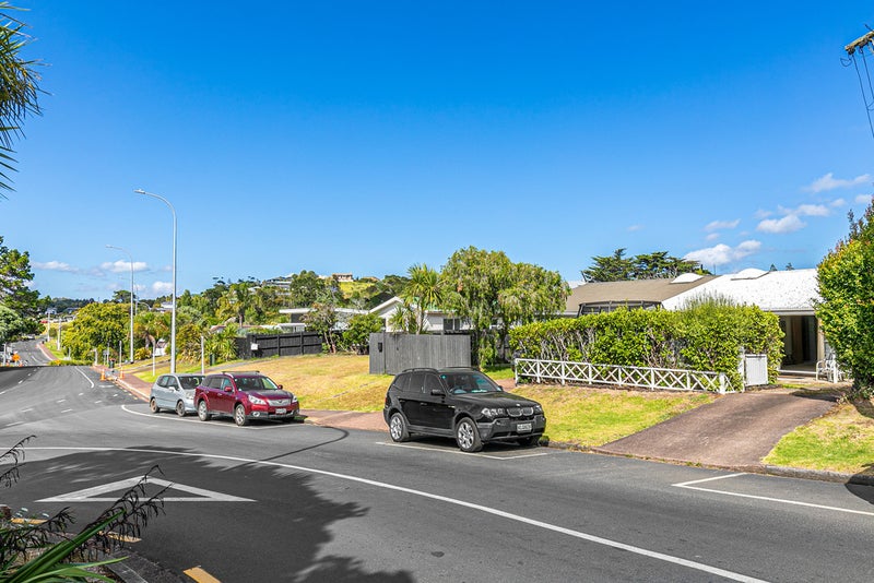 2/1 Korora Road, Waiheke Island, Auckland - Carousel 1