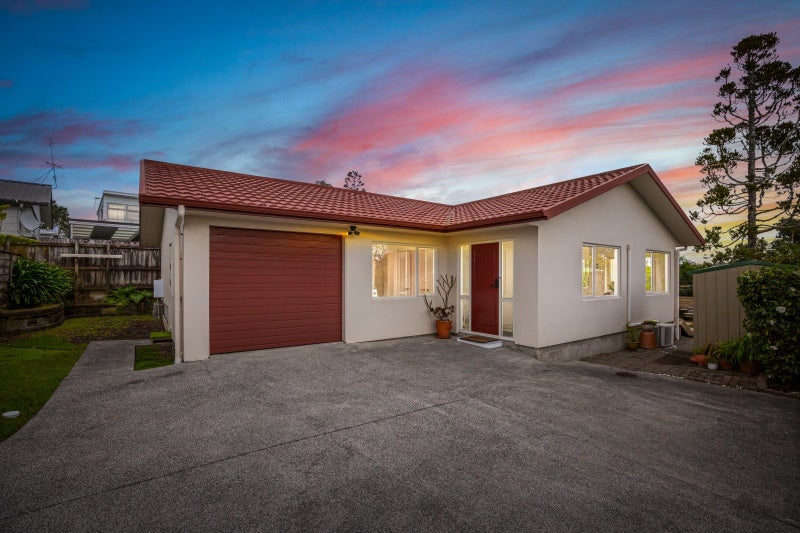 1/920 East Coast Road, Northcross, Auckland - Carousel 1