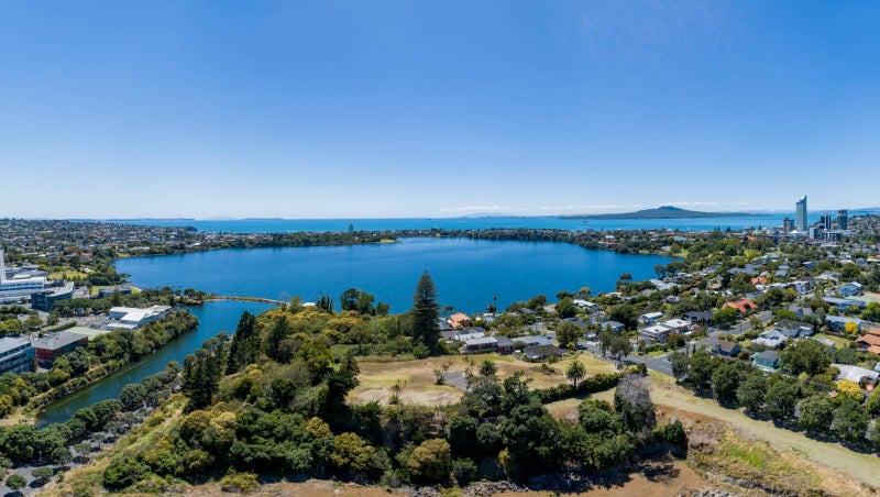 8 Rangitira Avenue, Takapuna, Auckland - Carousel 1