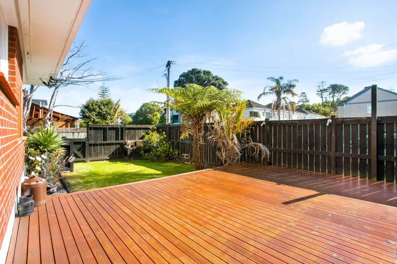 1/24 Inverness Road, Browns Bay, Auckland - Carousel 2