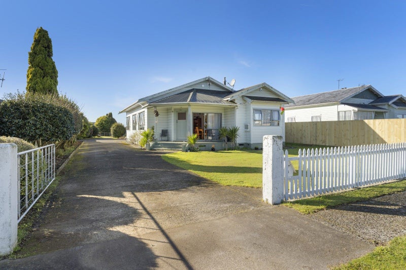 12 Cordelia Street, Stratford - Carousel 1