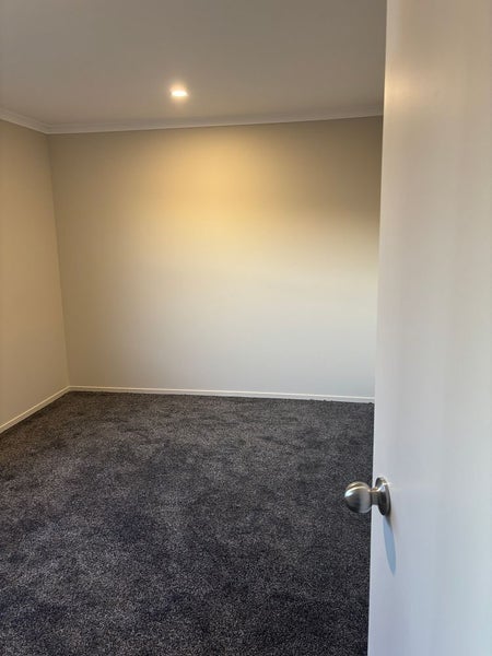 5 Treviso Place, Clover Park, Auckland - Carousel 2