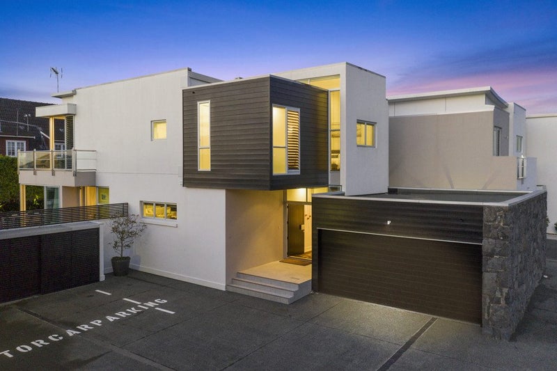 8/258 Hurstmere Road, Takapuna, Auckland - Carousel 1