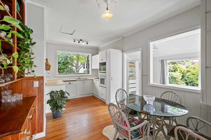 166 Seaview Road, Westown, New Plymouth - Carousel 2