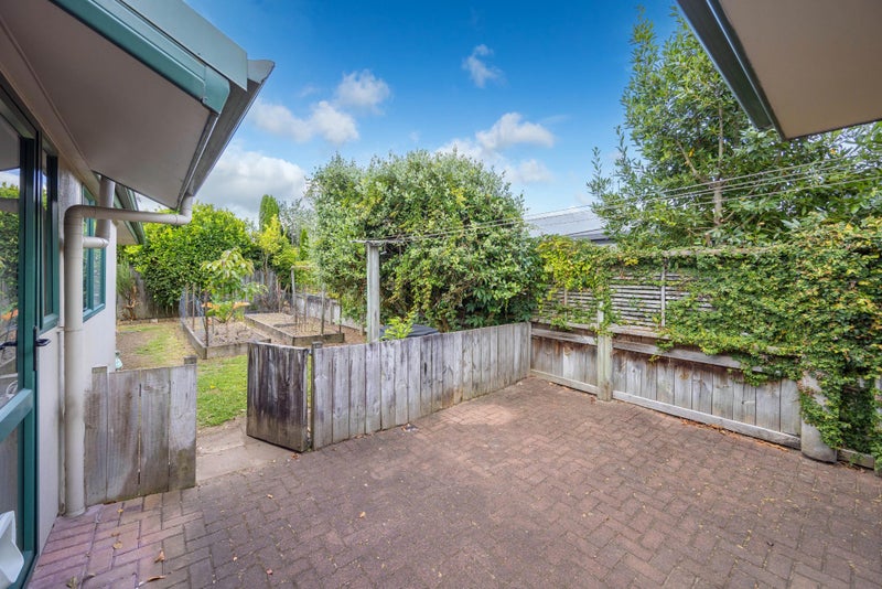 7 Grasmere Court, Huntington, Hamilton - Carousel 23