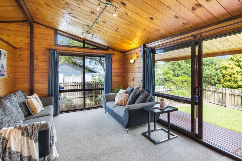 9 Cheltenham Terrace, Newlands, Wellington - Carousel 1