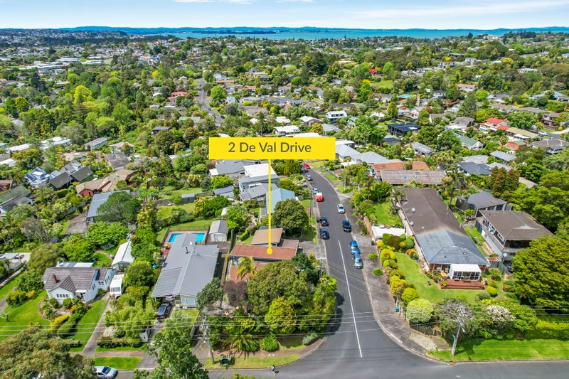 2 De Val Drive, Titirangi, Auckland - Carousel 2