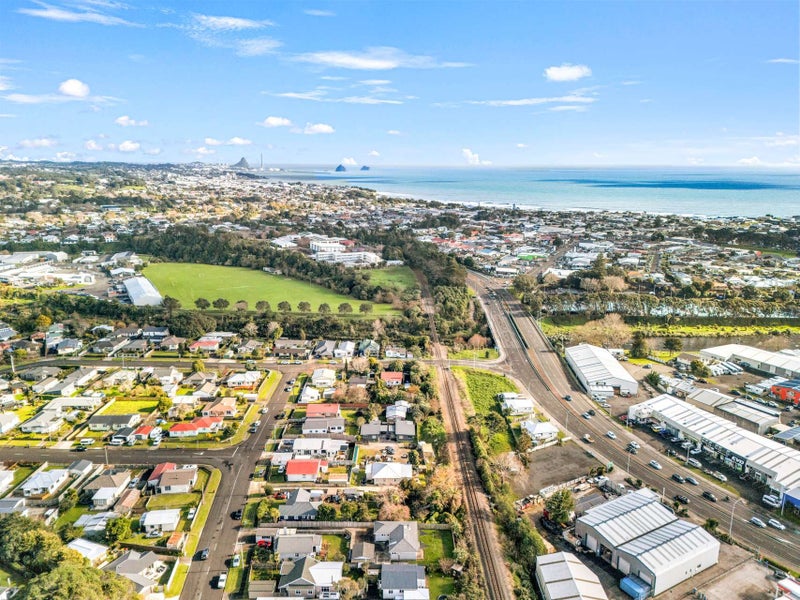 11A Atiawa Street, Glen Avon, New Plymouth - Carousel 21