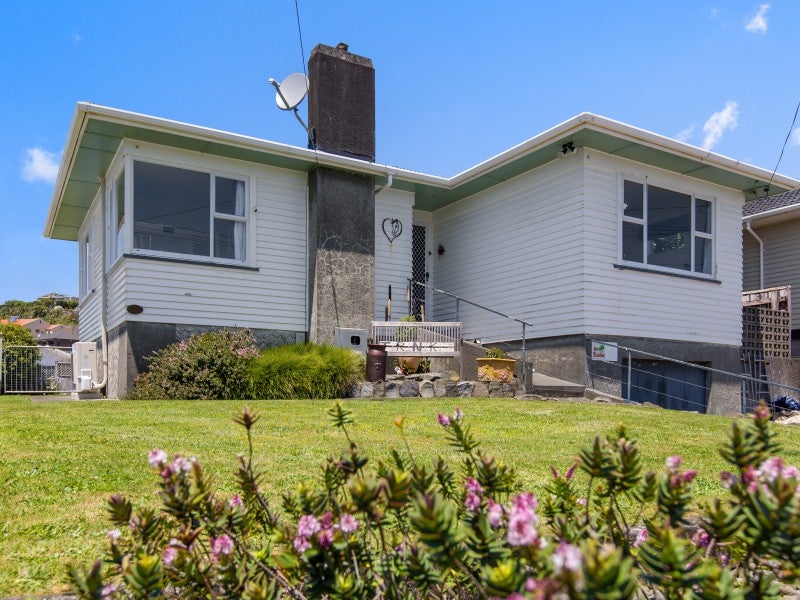 14 Rospeath Crescent, Spotswood, New Plymouth - Carousel 1