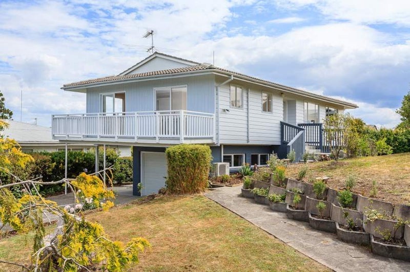 3 Barker Rise, Northcross, Auckland - Carousel 1