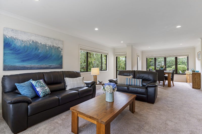 35 Intrepid Crescent, Beachlands, Auckland - Carousel 2