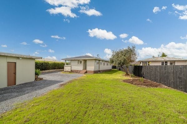 41 Normandy Avenue, Melville, Hamilton - Carousel 2