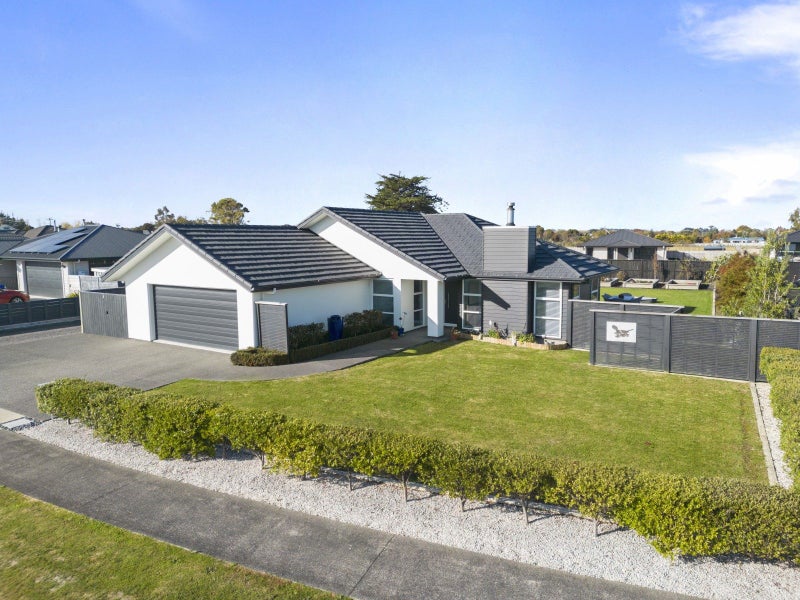 19 George Street, Bulls - Carousel 1