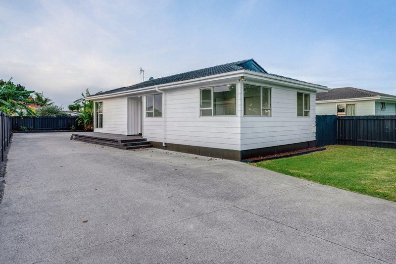 102 Flat Bush Road, Clover Park, Auckland - Carousel 1