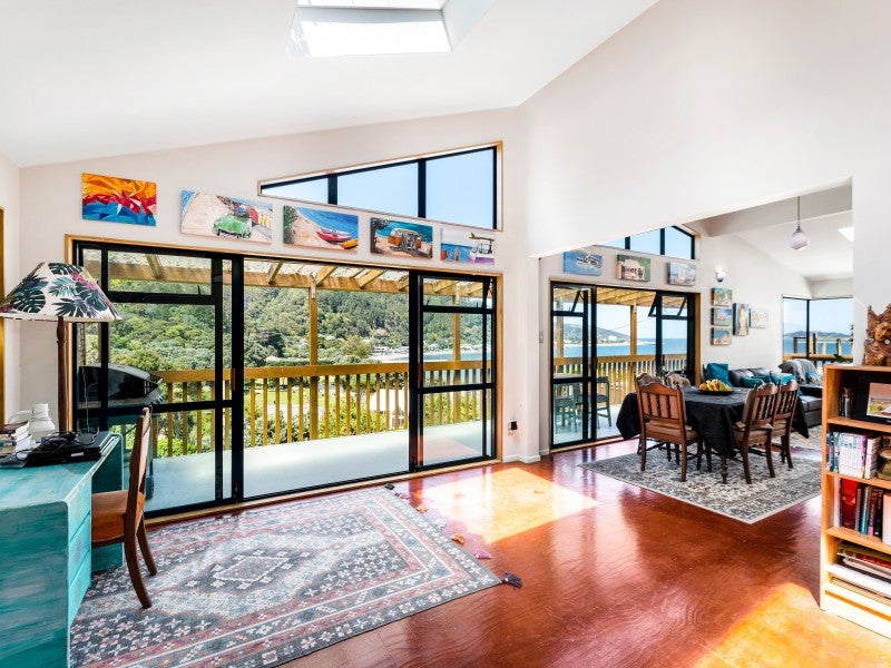 13A Ferry Road, Days Bay, Lower Hutt - Carousel 1