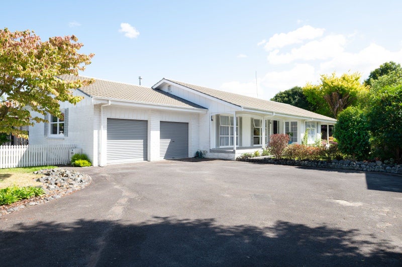 27 Samuel Place, Queenwood, Hamilton - Carousel 1