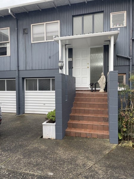 2/3 Rahopara Street, Castor Bay, Auckland - Carousel 1