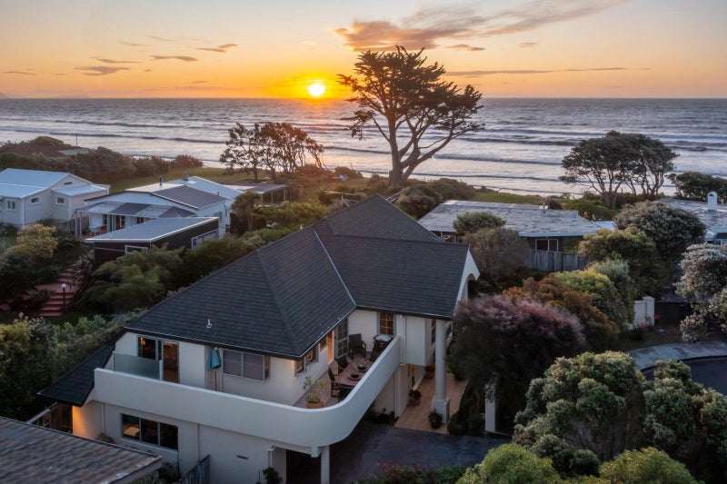 5A Willow Grove, Raumati Beach, Paraparaumu - Carousel 1