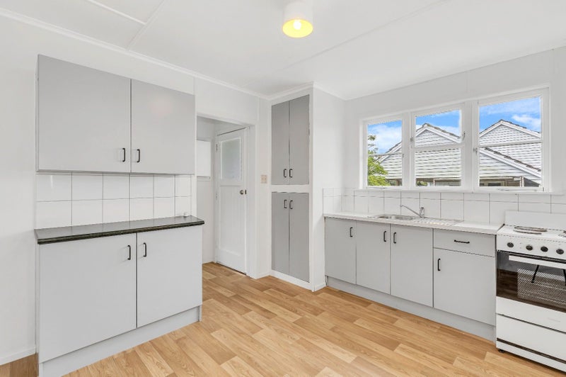 182 Beach Haven Road, Beach Haven, Auckland - Carousel 2