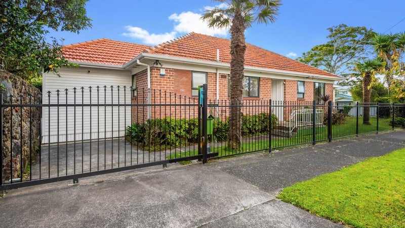 18 Martin Avenue, Mount Albert, Auckland - Carousel 1