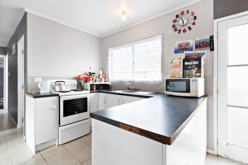 1/16 Sandra Avenue, Ōtara, Auckland - Carousel 2