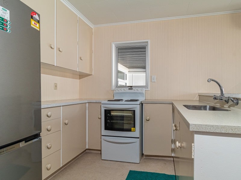 3/27 TREVELYAN ST, ONEKAWA, NAPIER - Carousel 2