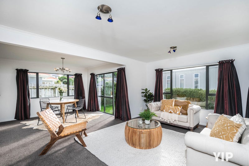 1A Bennett Grove, Newlands, Wellington - Carousel 2