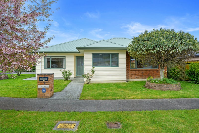 10 Woodland Grove, Wainuiomata, Lower Hutt - Carousel 1