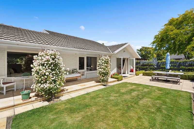 2/14B Penhelig Place, Burnside, Christchurch - Carousel 1