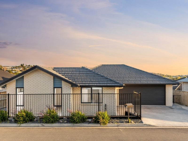 7 Stable Way, Brookfield, Tauranga - Carousel 1