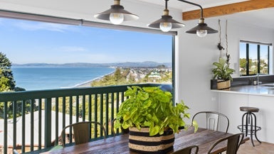 135 Priestley Terrace, Bluff Hill, Napier - Carousel 1