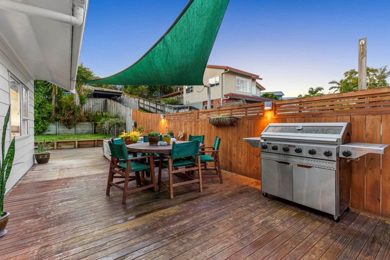 81A William Bayes Place, Red Beach - Carousel 11