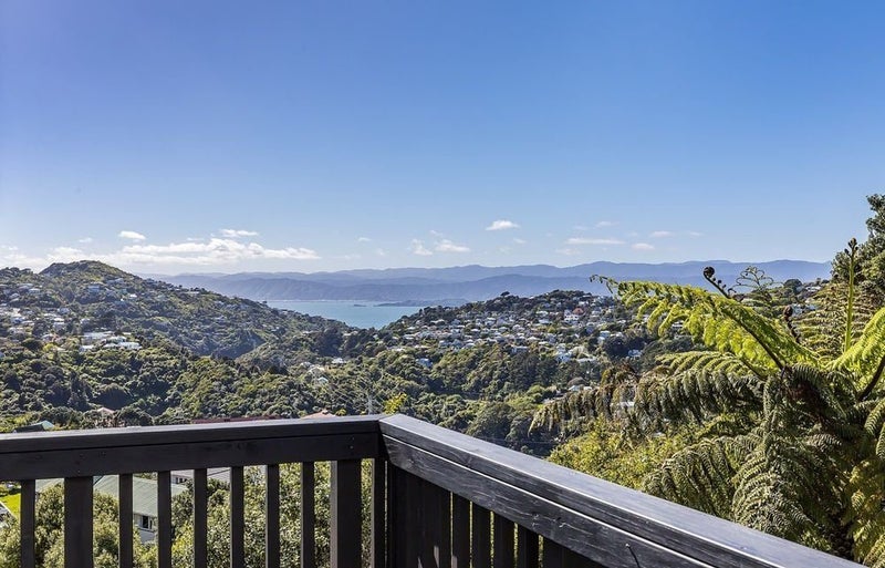 2/10 Downing Street, Crofton Downs, Wellington - Carousel 1