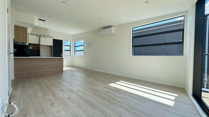 18 Pirangi Street, Point England, Auckland - Carousel 2