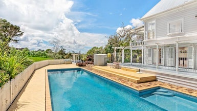 364 Waitakere Road, Henderson - Carousel 1