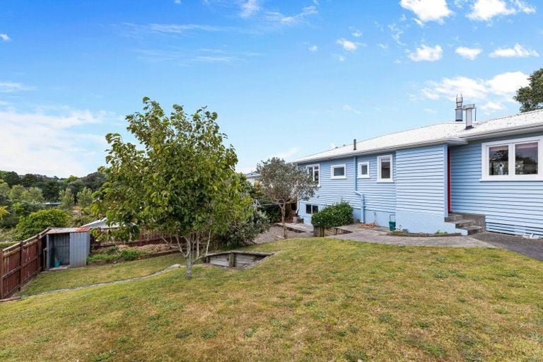 13 York Crescent, Westown, New Plymouth - Carousel 10