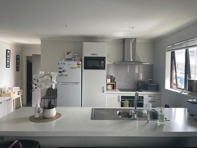 129 Tidal Road, Mangere, Auckland - Carousel 11