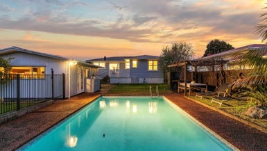 11 Montmere Avenue, Te Atatu Peninsula, Auckland - Carousel 1