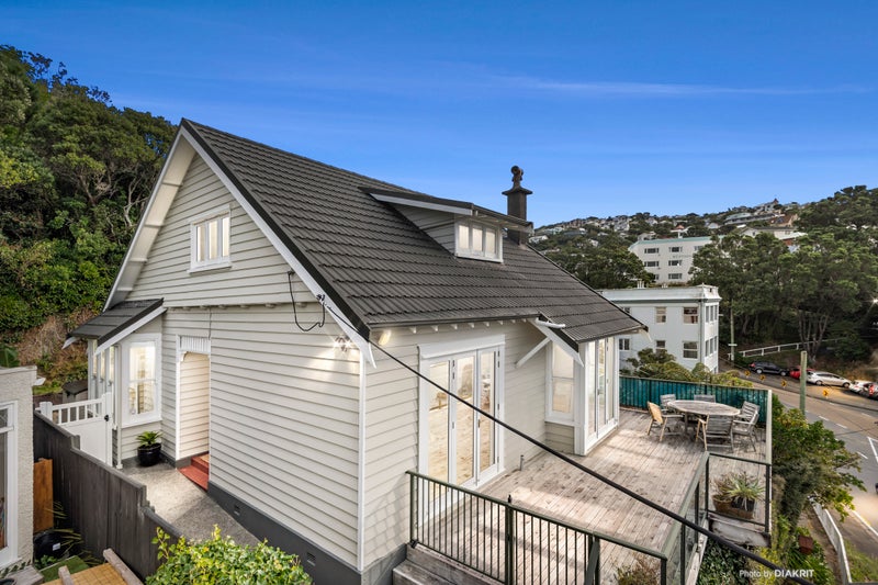 8 Brooklyn Terrace, Brooklyn, Wellington - Carousel 1
