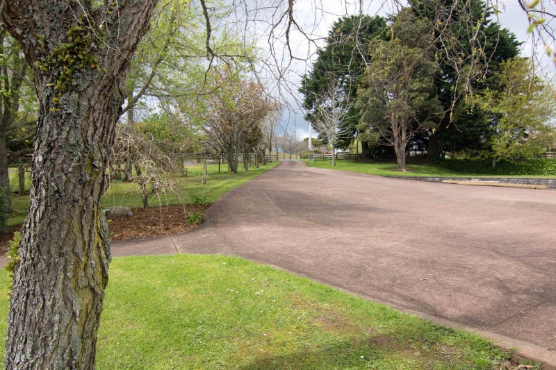 100 Broomfields Road, Howick - Carousel 2