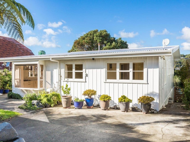 54 Seaview Road, Paremata, Porirua - Carousel 1