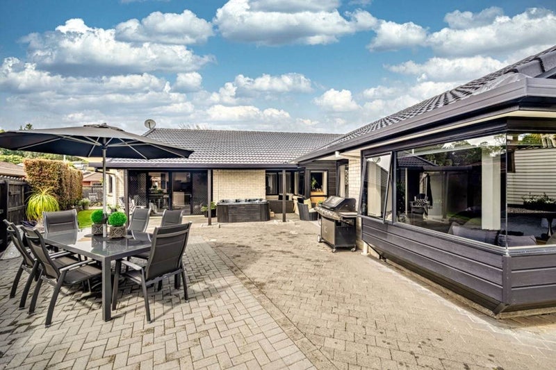 16 Britannia Place, Half Moon Bay, Auckland - Carousel 1