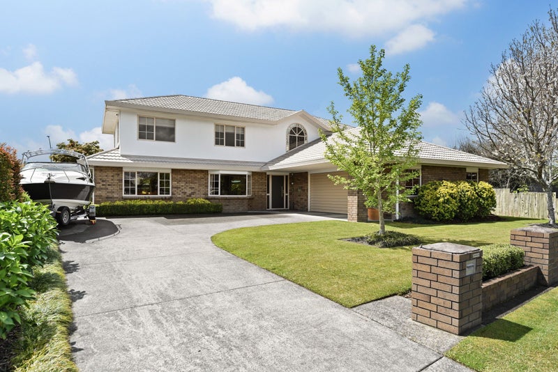 5 Fernwater Place, Flagstaff, Hamilton - Carousel 1