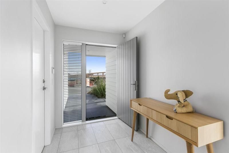 49 Red Beech Avenue, Woodridge, Wellington - Carousel 2